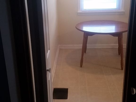 5th image of 36 N Riverview Dr