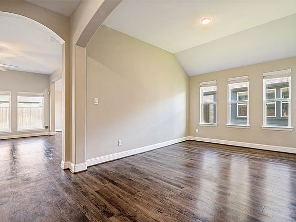 3rd image of 2272 Templin Ave