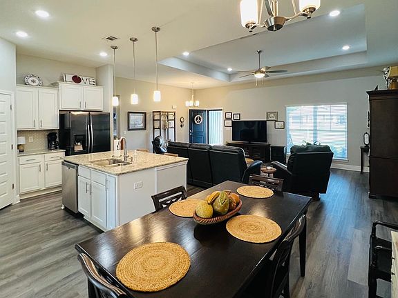 3rd image of 3110 Pinewood Cir