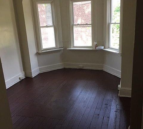 3rd image of 903 S Broom St