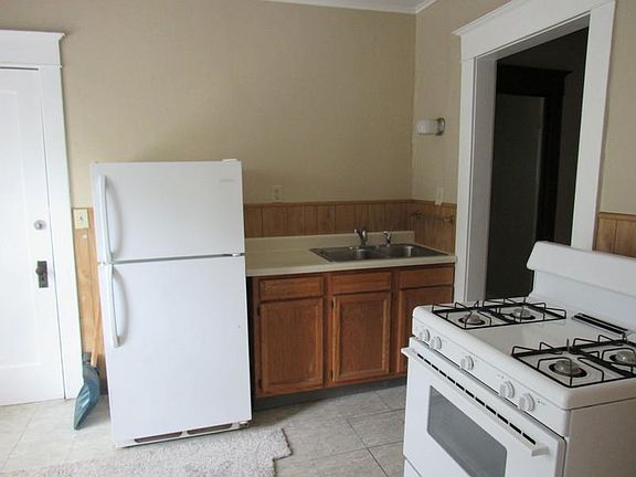 2nd image of 16 Tew St #1