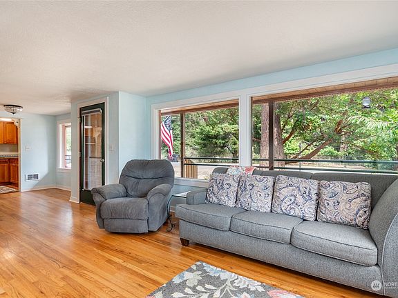 4th image of 851 Park Avenue