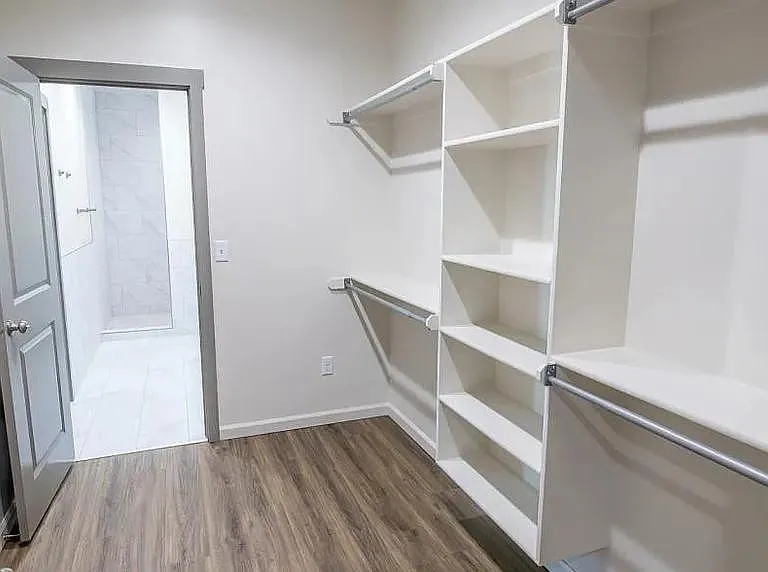 2 Emerald Ct — Photo 2