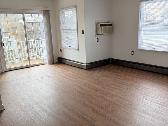2nd image of 433 Linwood Ave APT 4