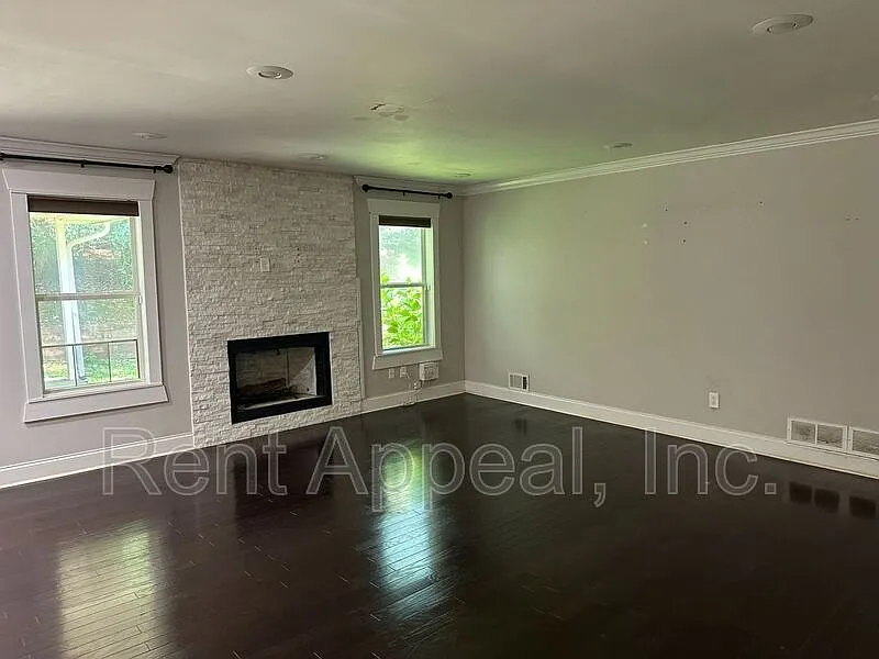 3 bed, 2.0 bath, 1447 sqft, $1,975 — Photo 3