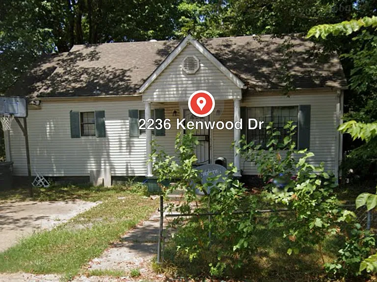 2236 Kenwood Dr — Photo 1