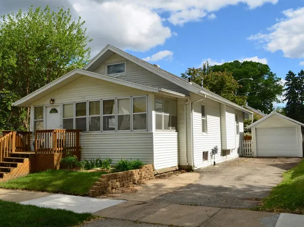 1320 Leavitt St, Waterloo, IA 50702
