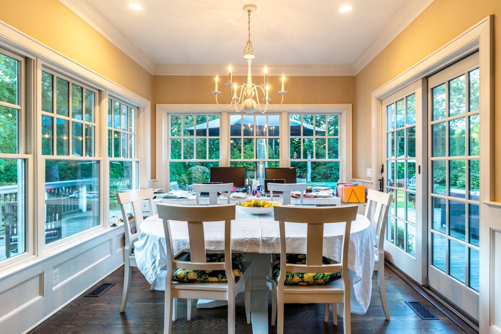  Light Filled Breakfast Room