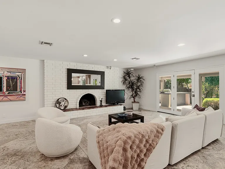 #GuardianRealty 3007 La Mesa Dr 1 story mid-centry modern henderson rental home luxury living room great room_07102026