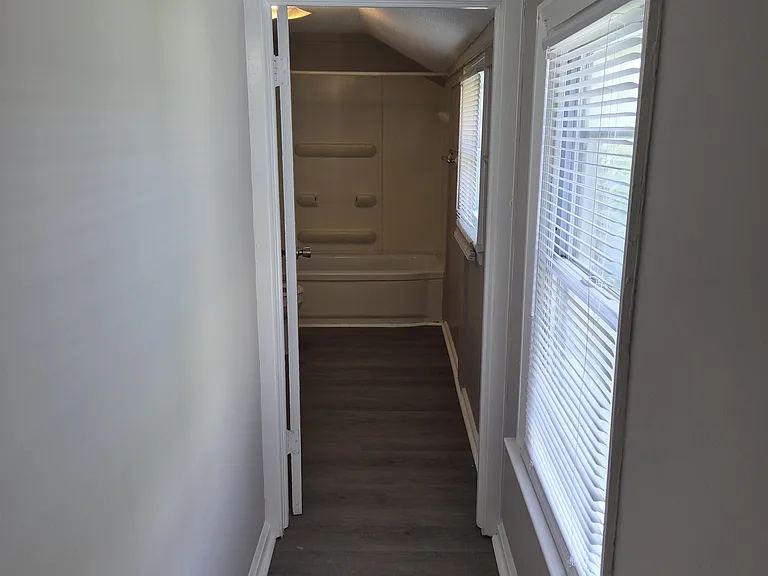 1353 Bakers Ridge Rd — Photo 11