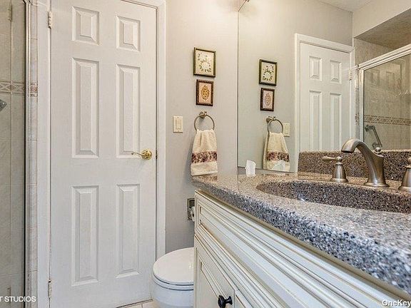 4th image of 25 Stanford Ct #25