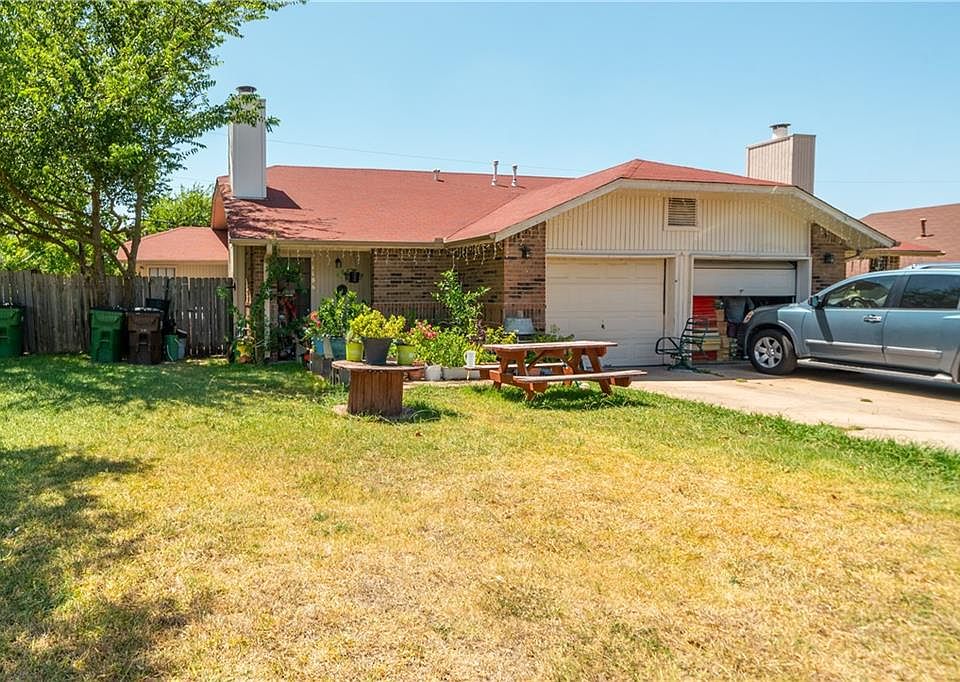 1st image of 1104 Hyridge St #1104/1106