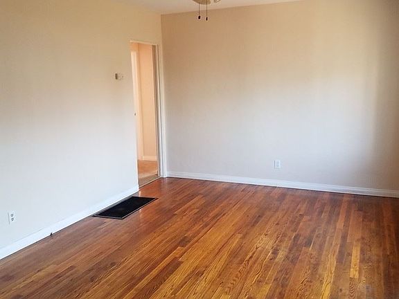 3rd image of 457 Bonito Ave