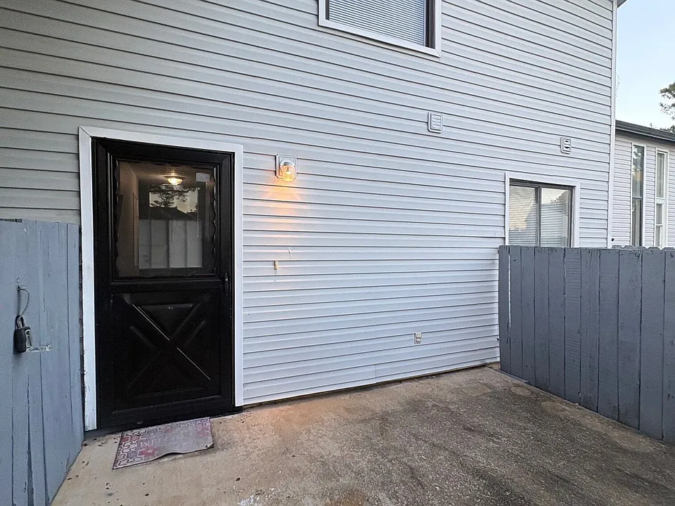 261 Country Club Dr