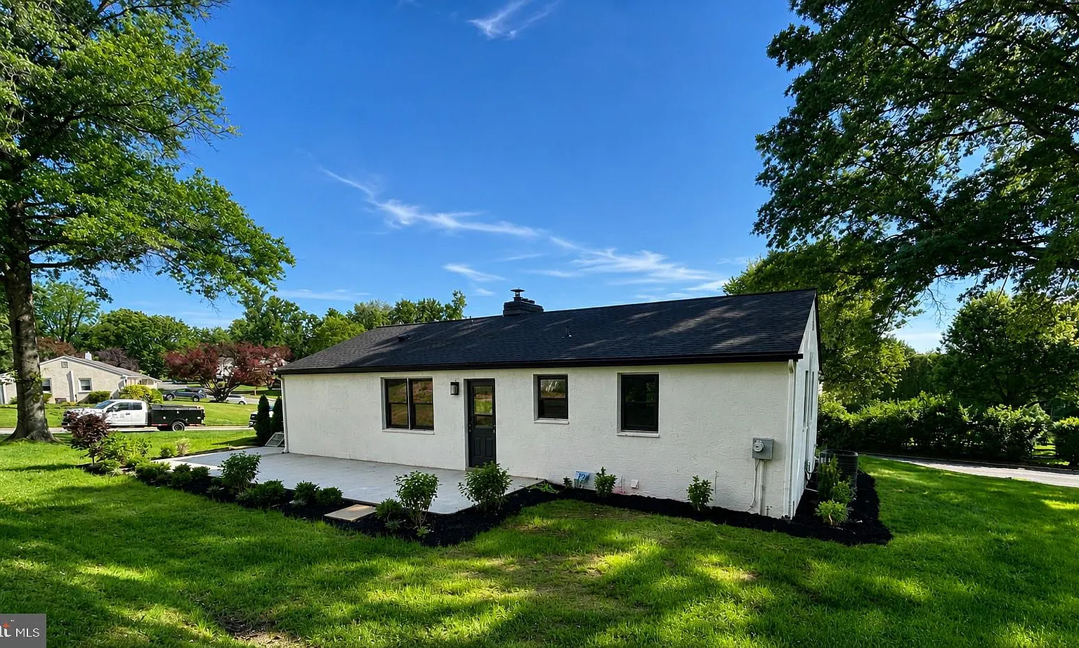 3 bed, 2.0 bath, 1598 sqft, $3,750 — Photo 4