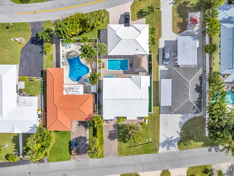 348 SE 18th Ave — Photo 57
