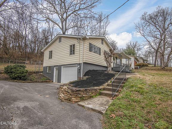 2nd image of 3429 Peachwood Rd