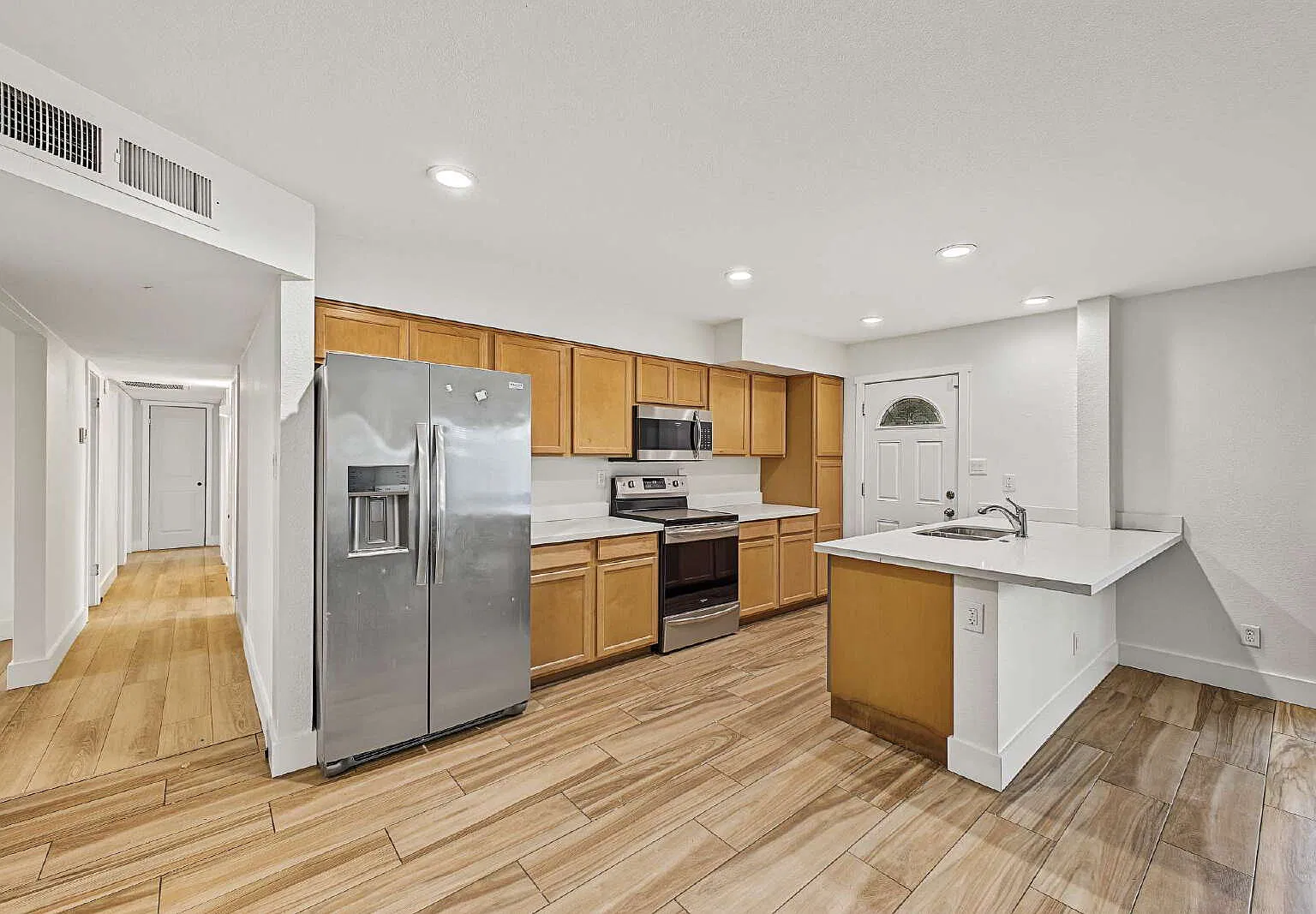 5 bed, 3.0 bath, 2122 sqft, $3,195 — Photo 3