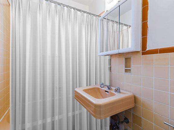 5th image of 415 E 17th St APT 2H