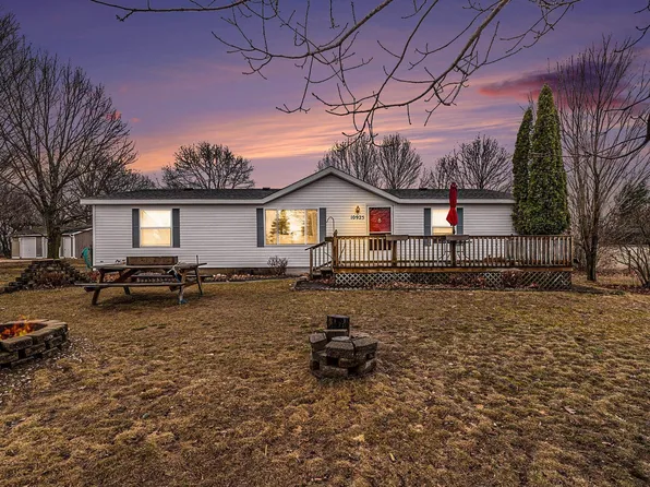 10925 Scenic Dr, Honor, MI 49640