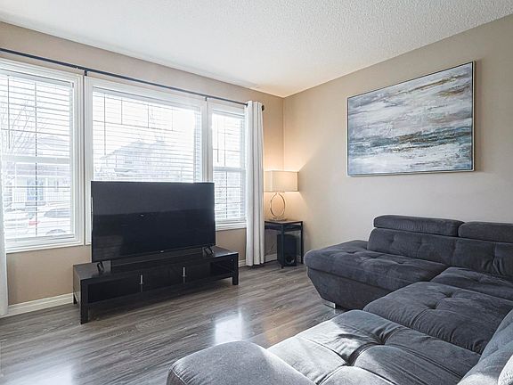3rd image of 26 Summerland Way