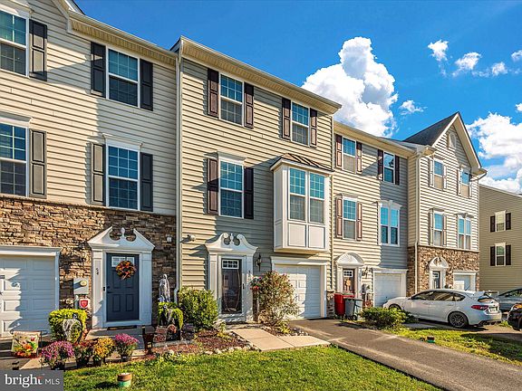 3rd image of 50 Norwood Dr
