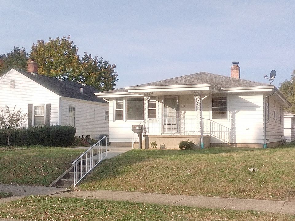 FRONT OF HOUSE