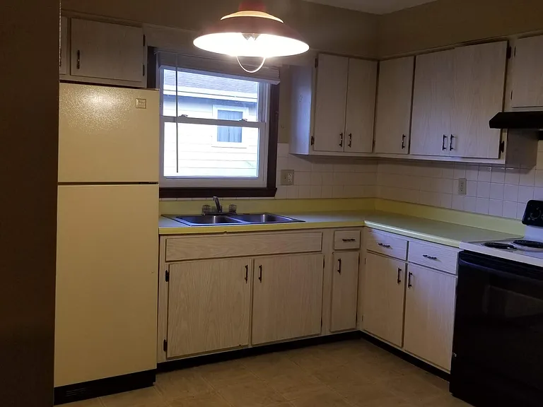 1201 E Harding Dr #B — Photo 5
