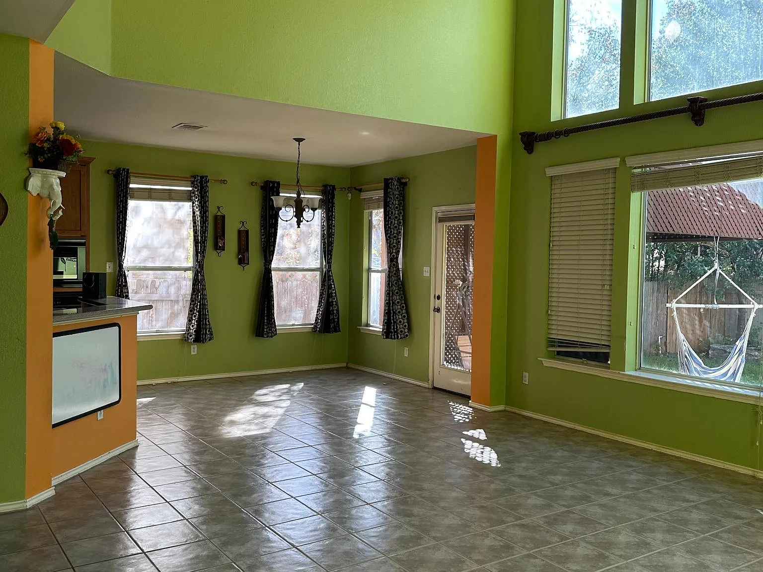 4 bed, 2.5 bath, 2801 sqft, $2,485 — Photo 1