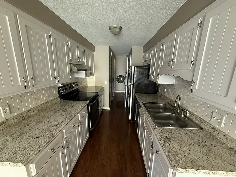 575 Monticello Ave #A — Photo 12