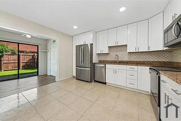 2 bed, 1026 sqft, $2,500 — Photo 4