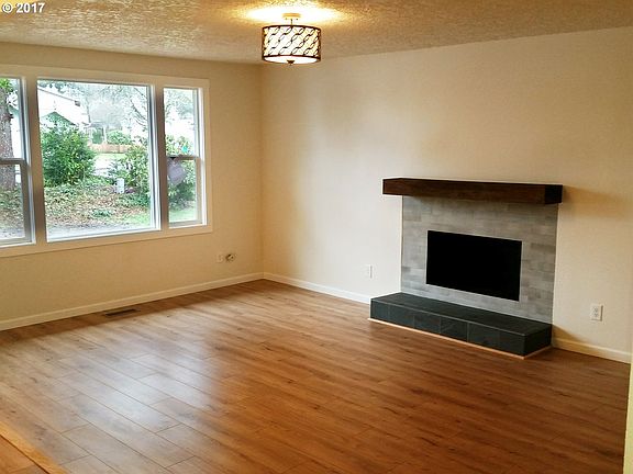 4th image of 5115 NE 46th St