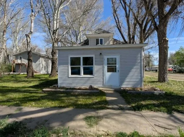 203 Nolan Ave W, Wibaux, MT 59353