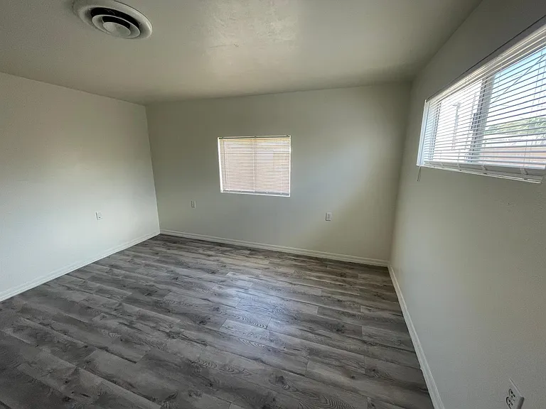 2337 S Walnut Ave — Photo 15