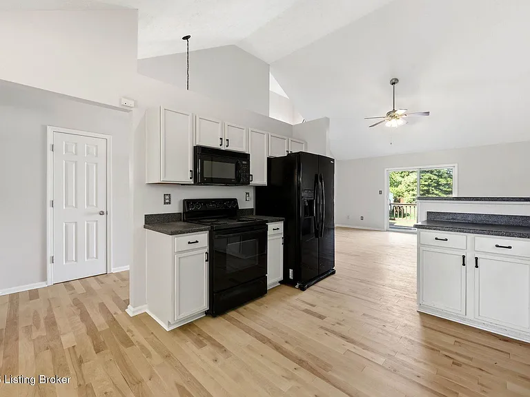 4029 Orchard Lake Dr — Photo 9