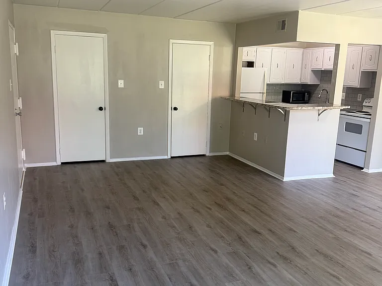 125 S Clubhouse Dr SW #7 — Photo 1