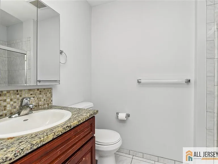 2602 Cypress Ln — Photo 3