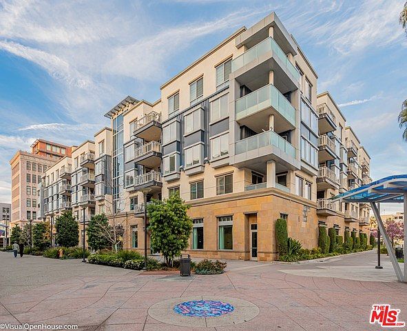 1st image of 150 The Promenade N Unit 221