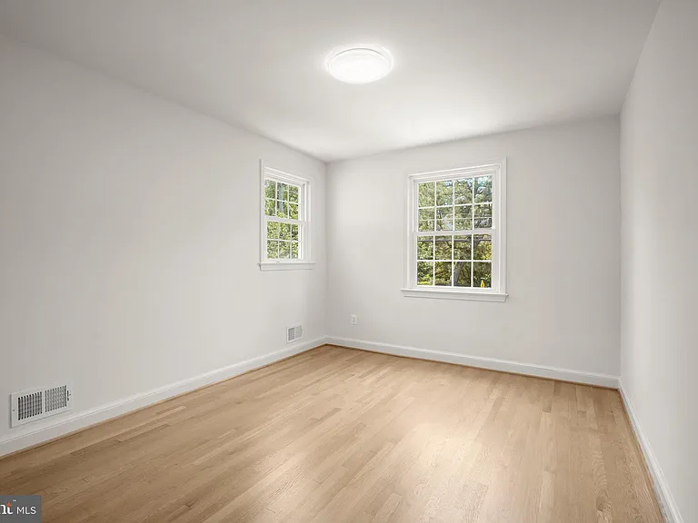 7109 Radnor Rd — Photo 25