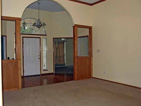 3rd image of 2324 Pinecrest Dr