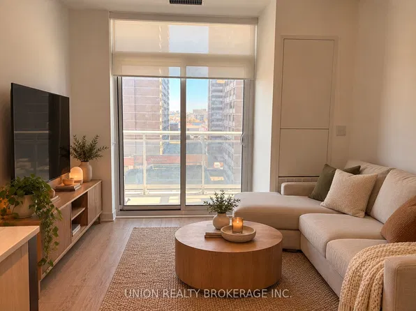 286 Main St, Toronto, ON