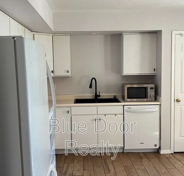 2125 Sierra Ln NE — Photo 10