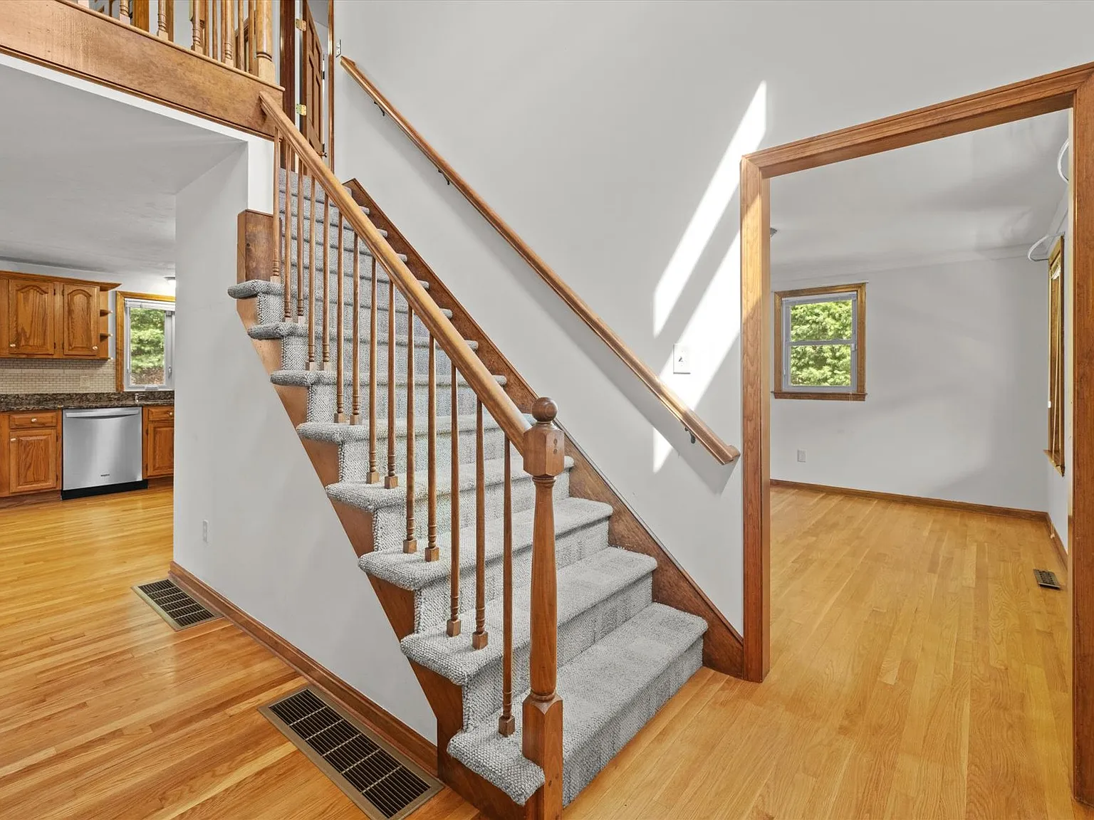 3 bed, 1.5 bath, 1882 sqft, $3,500 — Photo 4