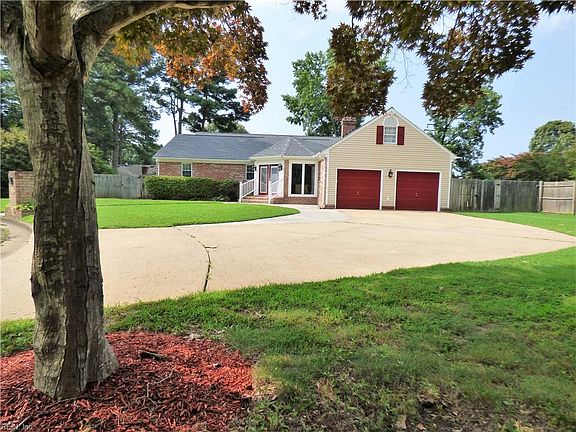 2nd image of 901 Lois Cir