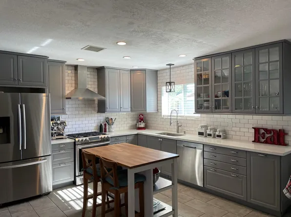 3909 E Shaw Butte Dr, Phoenix, AZ 85028
