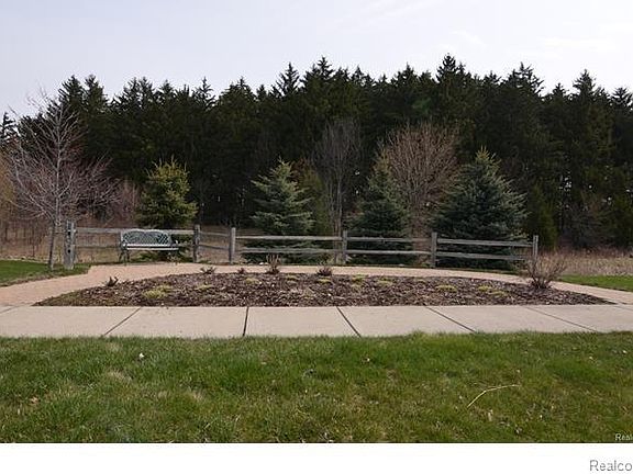 4th image of 881 Riverbed Dr