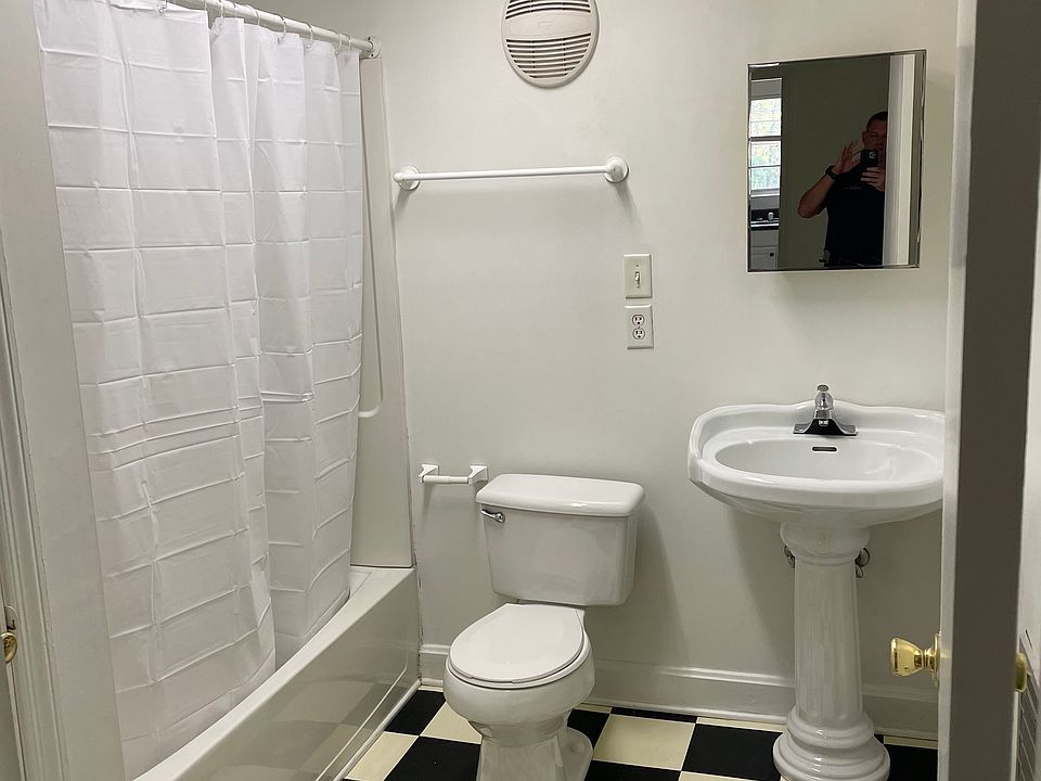 2nd image of 814 Carline Rd #8