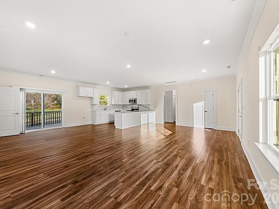 5th image of 1235 Branch St #3