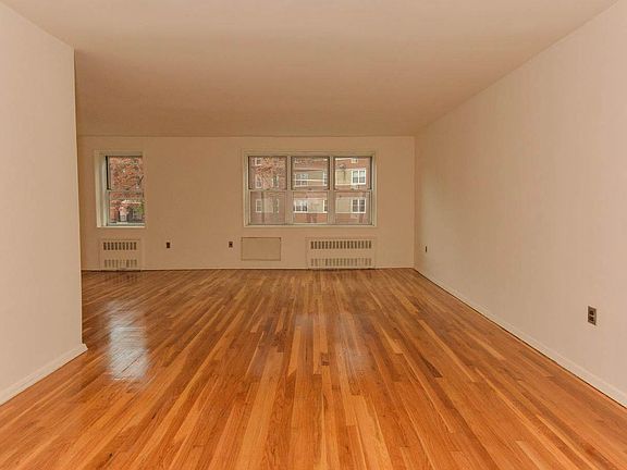 1 Balint Dr Yonkers NY 10710-large-017-Living Room-1500x902-72dpi
