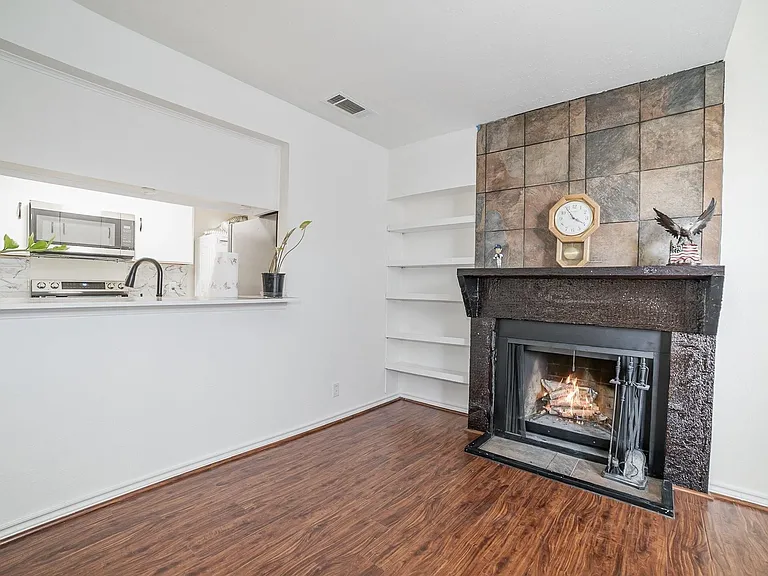 3131 Wycliff Ave — Photo 3